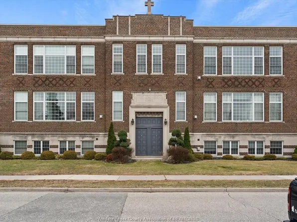 647 Irvine Ave #303, Windsor, ON N8X 2T4