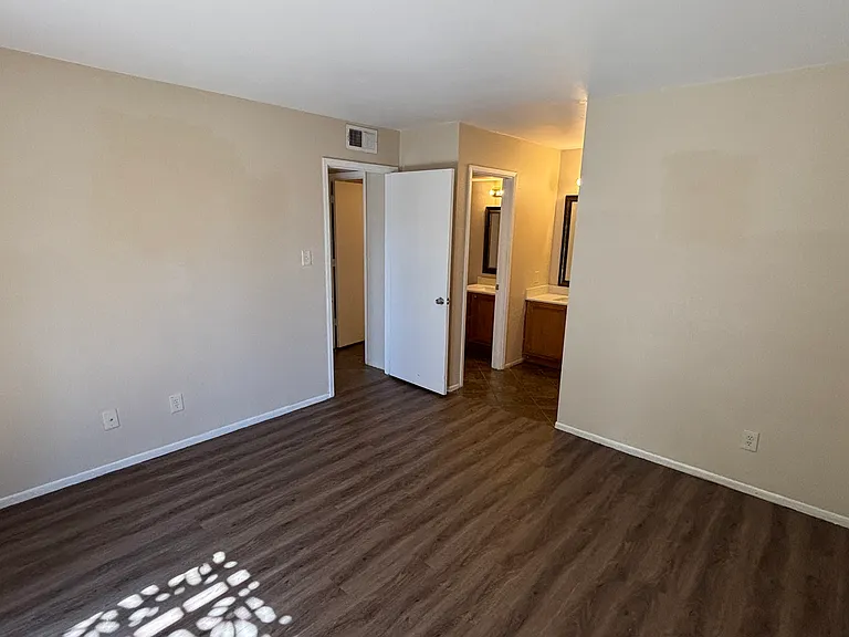 5757 W Eugie Ave — Photo 10