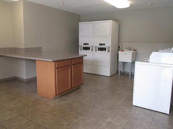 3rd image of 294 Ballantyne St APT 1