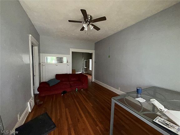 3rd image of 12709 Locke Ave