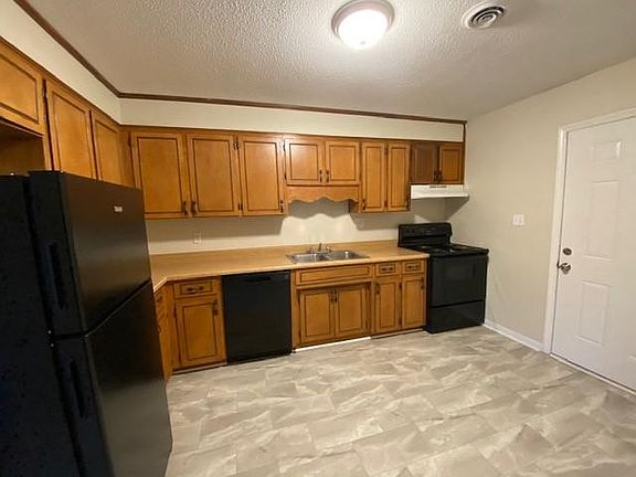 4th image of 10 Melissa Ct APT B