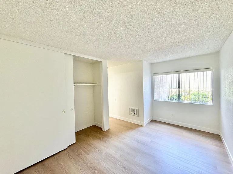 Buena Vista Apartments — Photo 16