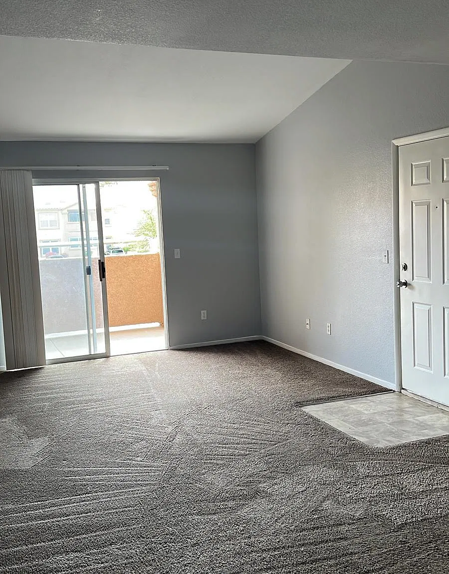 1 bed, 722 sqft, $1,300 — Photo 3