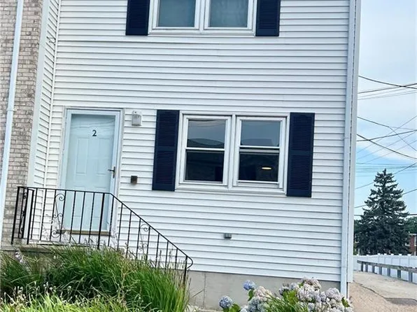 2 Sunflower Cir, North Providence, RI 02911