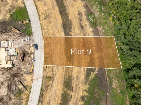 8709 NW Creekside Dr, Johnston, IA 50131