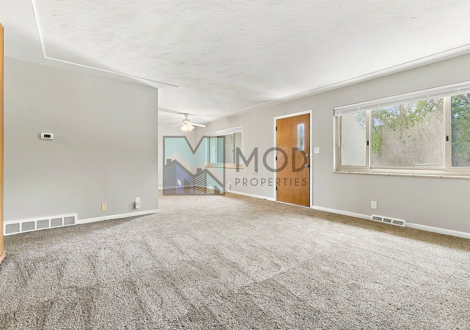 $0 Deposit Option! Spacious 5-Bedroom Home With Finished Basement & 2 Car Garage — Photo 4
