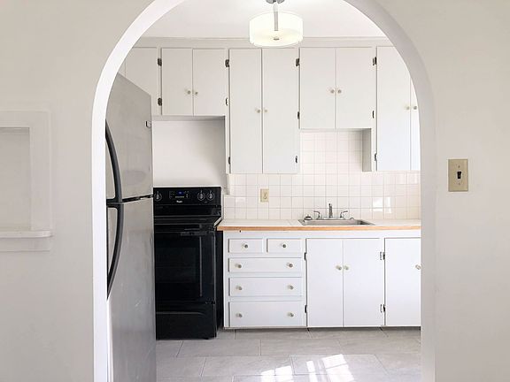 2nd image of 123 W 14th Ave #125