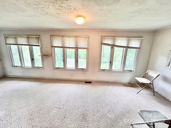 5th image of 217 Lower Creek Dr NE