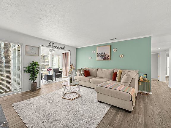 2nd image of 502 Vicksburg Pl