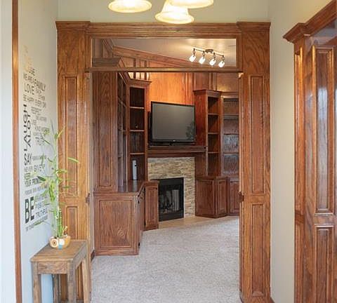 3rd image of 313 N Chisholm Trail Way