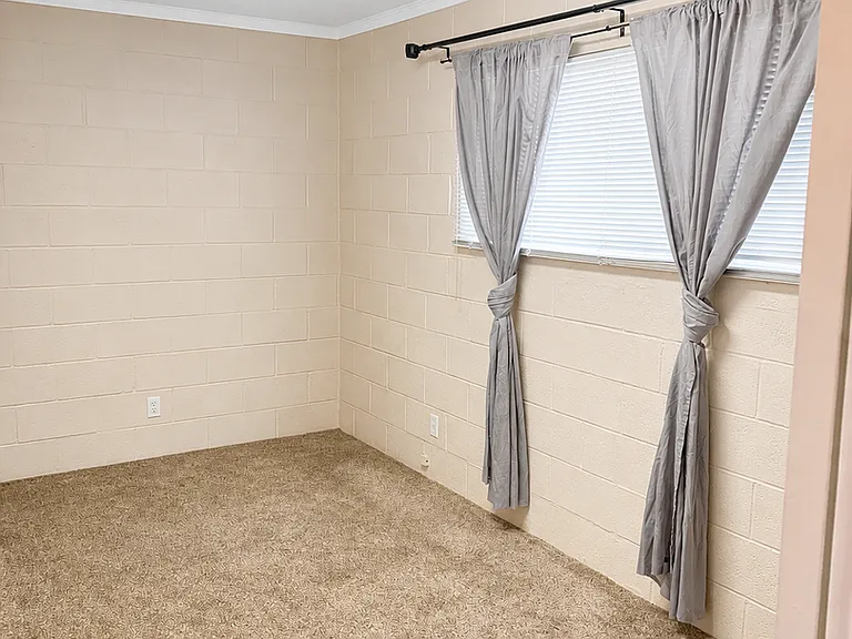 557 N 400 E — Photo 13