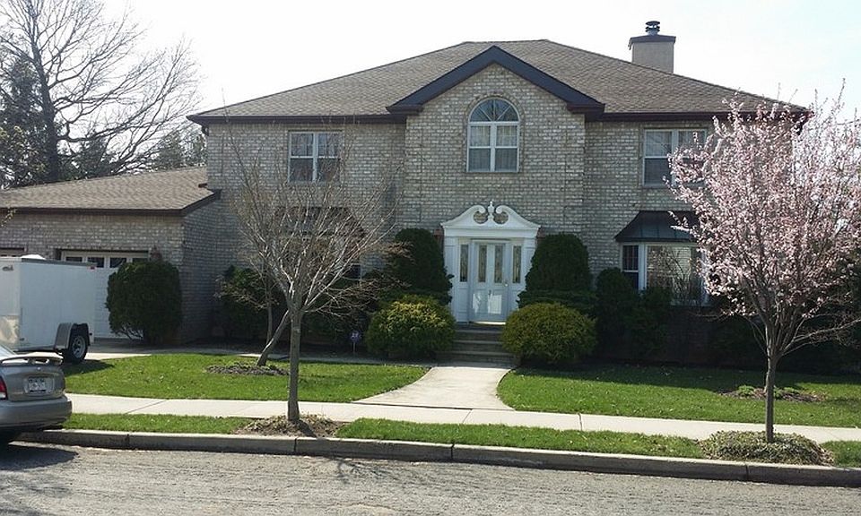 1st image of 340 Woodvale Ave