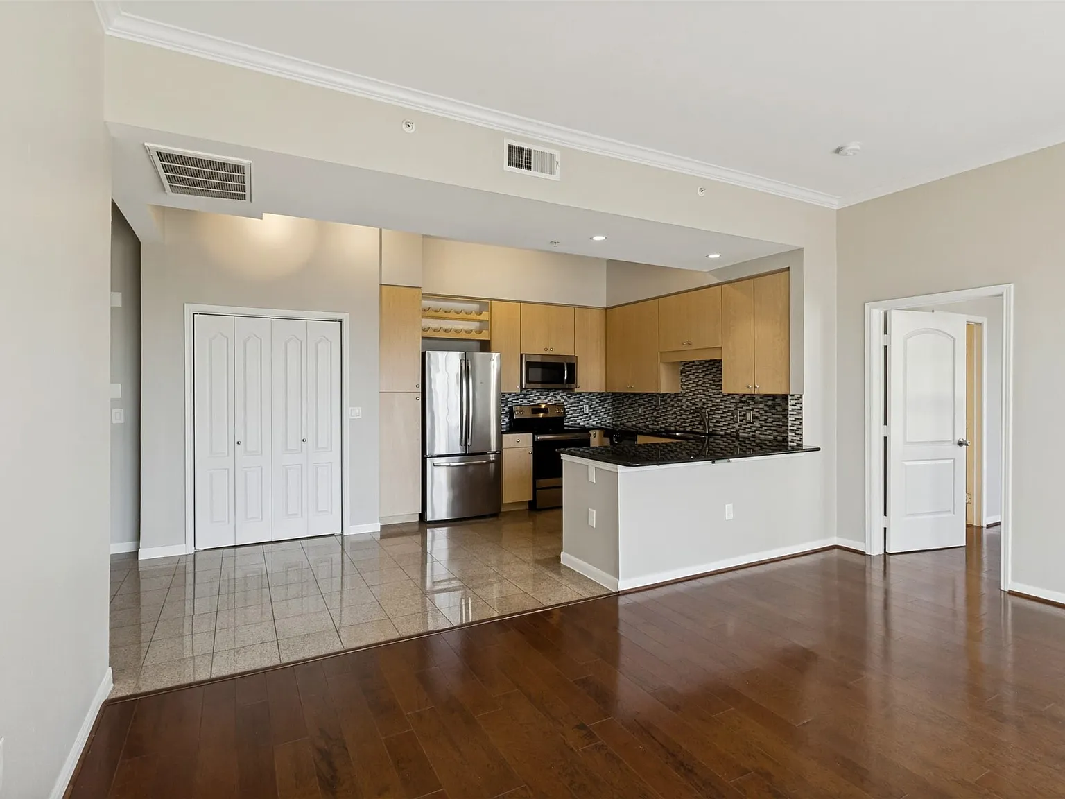 2 bed, 2.0 bath, 1254 sqft, $2,900 — Photo 2