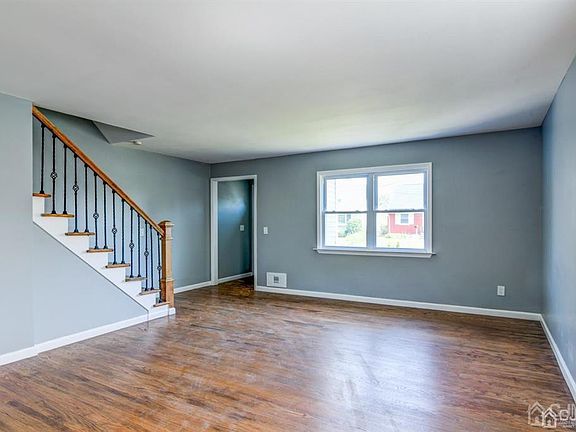 4th image of 153 E Cherry St