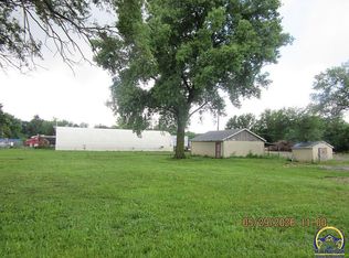207 SE Woodland Ave, Topeka, KS 66607