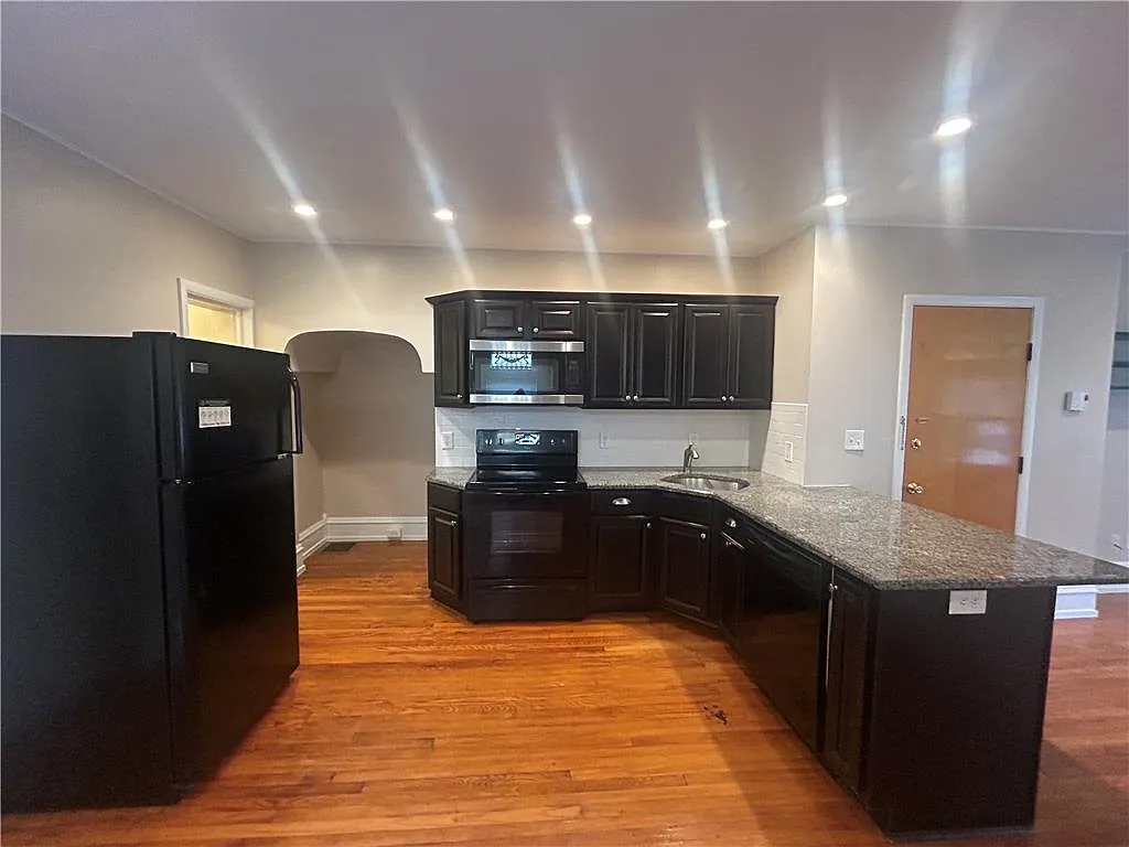 2 bed, 1.5 bath, 944 sqft, $1,450 — Photo 4