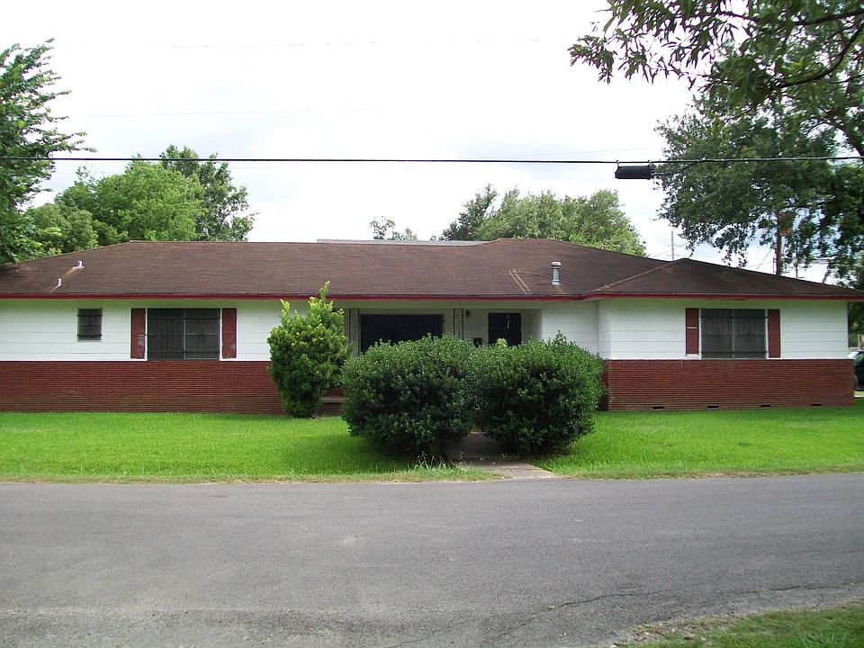 1st image of 1983 Roberts St