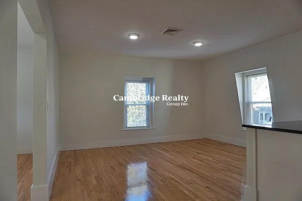 4 Osgood St #3T — Photo 11