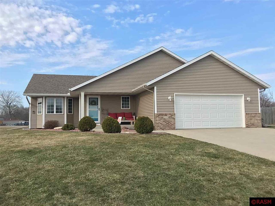 1st image of 228 Oak Dr