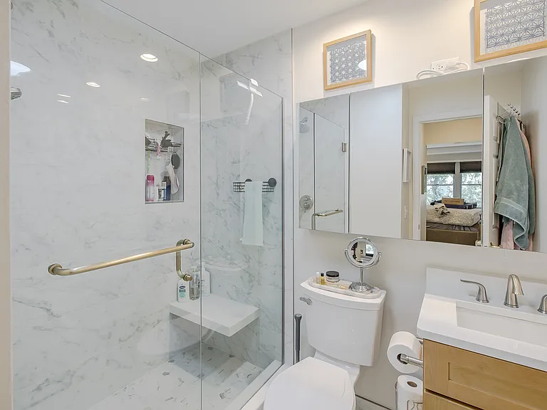 300 Stratford Ln #300 — Photo 3
