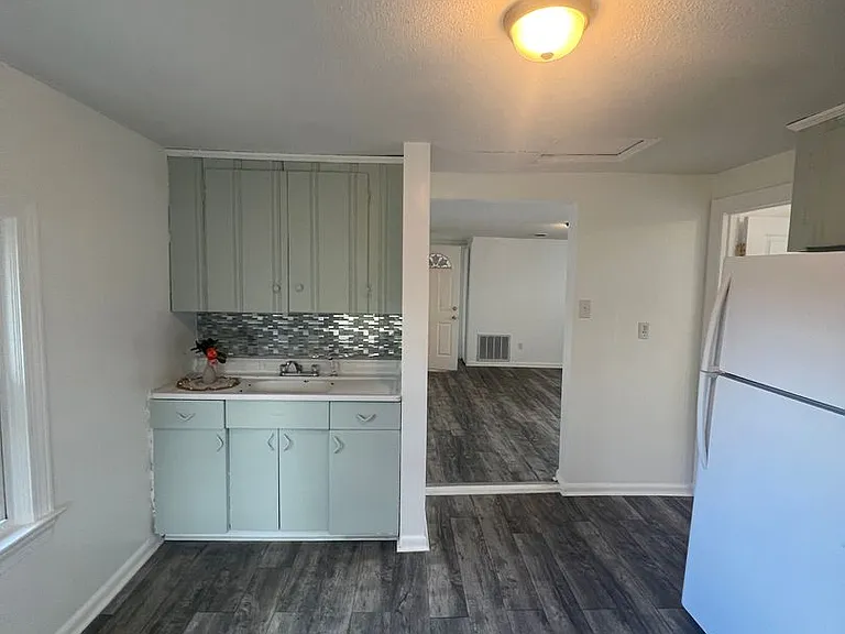 134 S 12th Ave — Photo 3