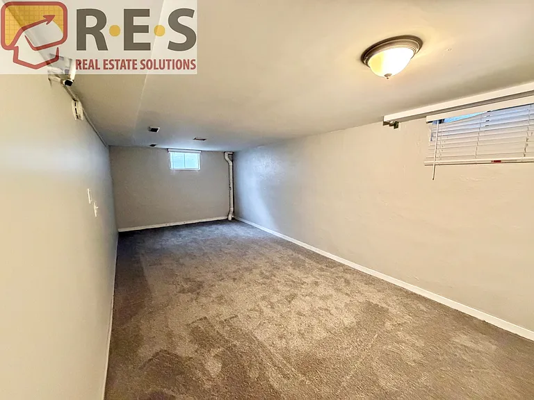 3201 S Holly St — Photo 11