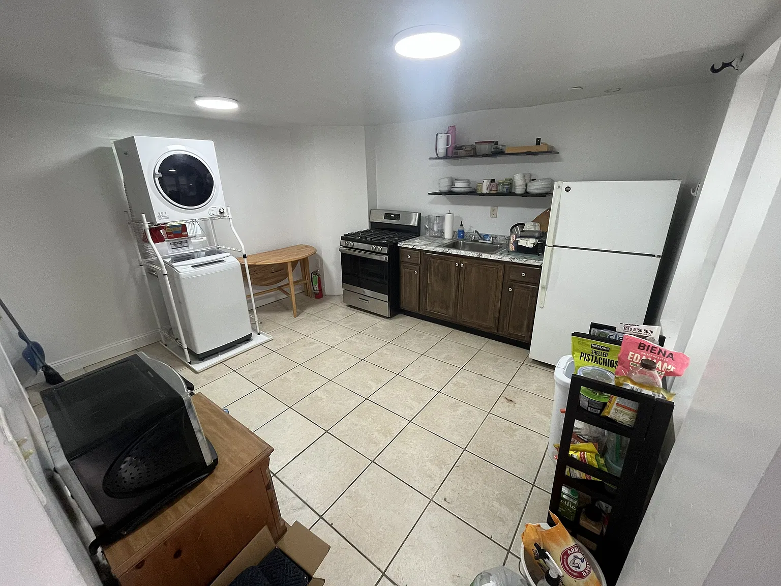 3 bed, 900 sqft, $2,100 — Photo 3