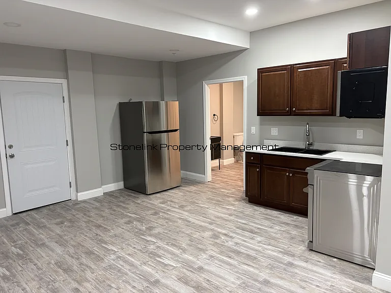 387 Broad St — Photo 20