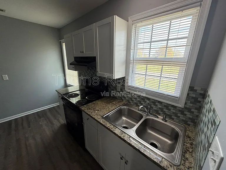 700 Pinehaven Dr — Photo 3