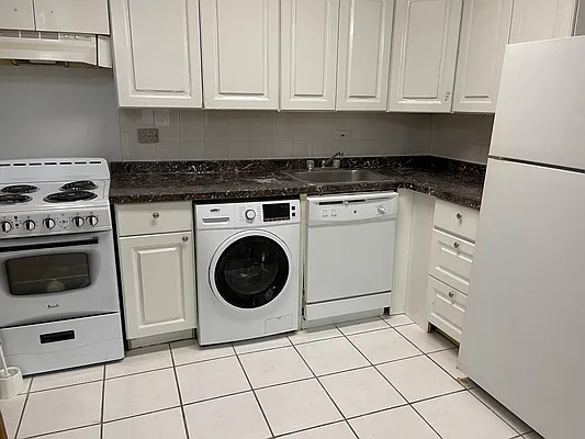 Rented by 18 REALTY | media 2