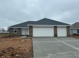 1236 N Maxine Ave, Nixa, MO 65714