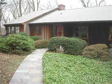 1st image of 293 Crest Dr