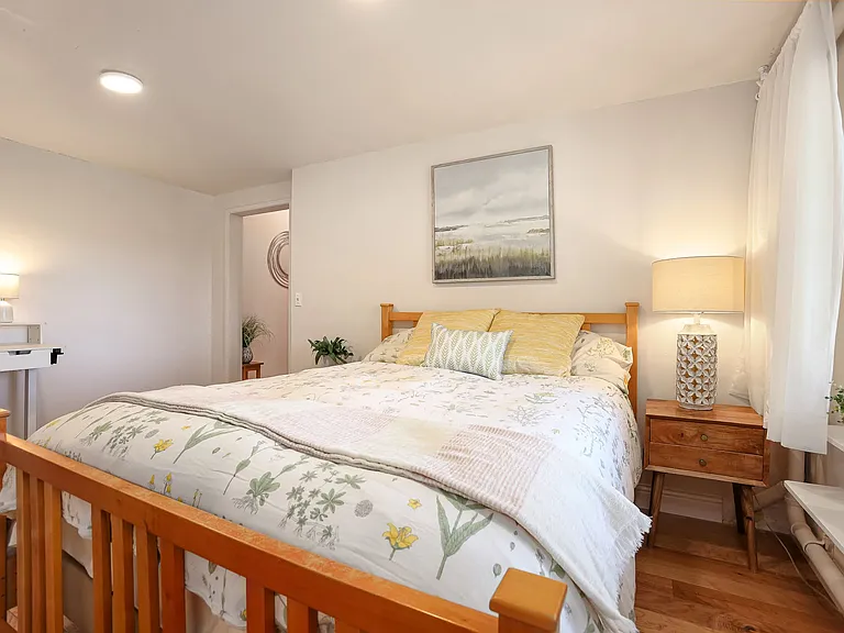 1049 Woodside Ln — Photo 37