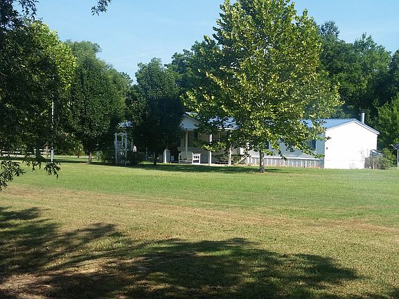 3rd image of 131 Oak Haven Ln
