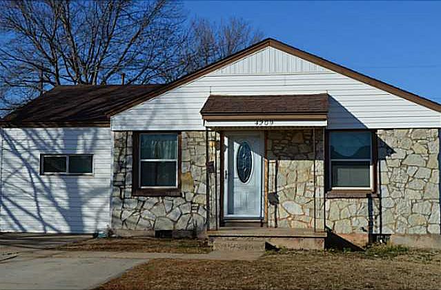 1st image of 4209 SE 25th St