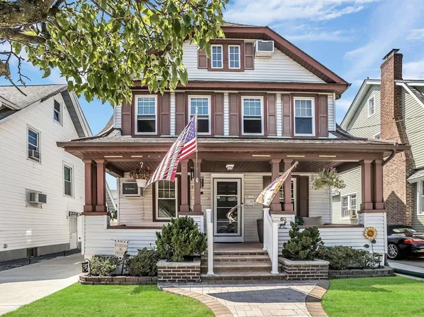 60 Colonial Road, Floral Park, NY 11001