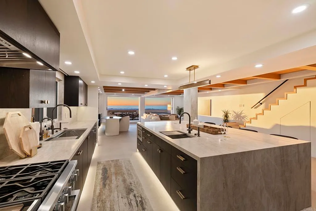 4 bed, 3000 sqft, $100,000 — Photo 4