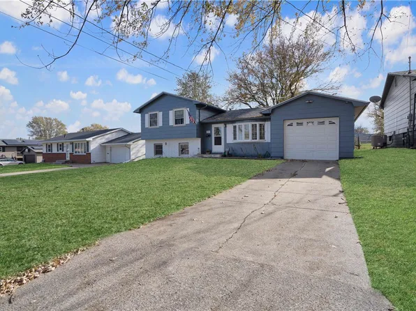 1111 N 10th Ave E, Newton, IA 50208