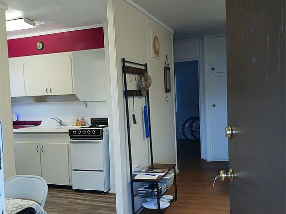 2nd image of 818 W Ocean Avenue