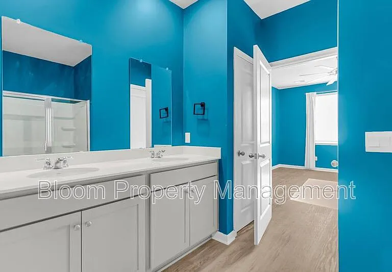 828 Lilyford Ln — Photo 25