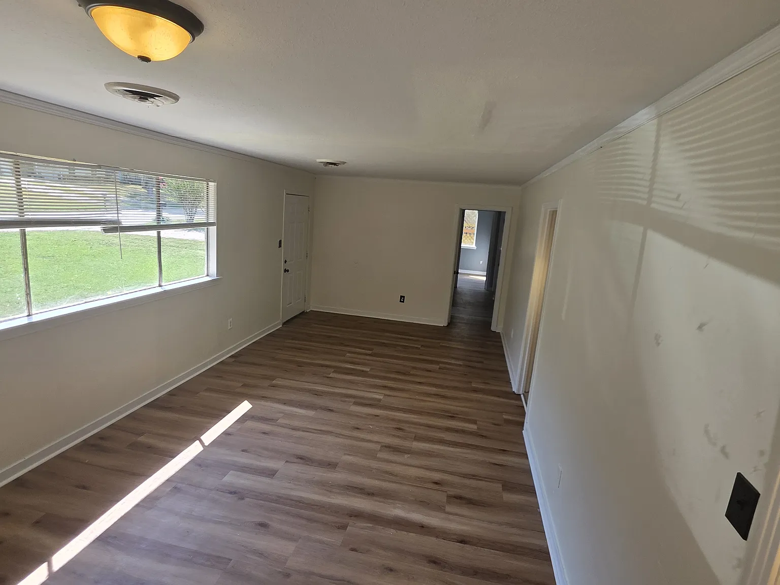 3 bed, 1128 sqft, $1,100 — Photo 2