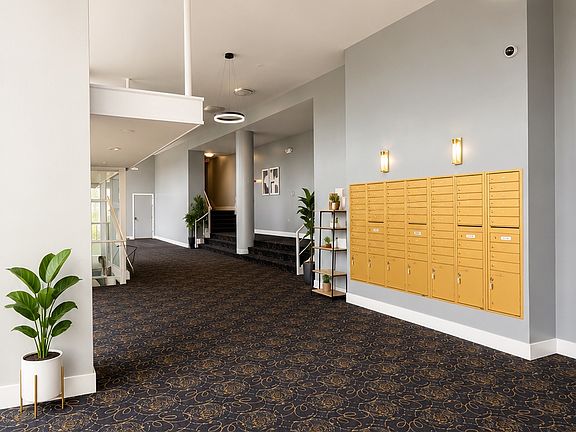 4th image of 7200 N Claremont Ave #300