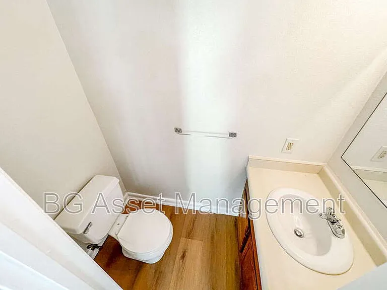 810 3rd St — Photo 6