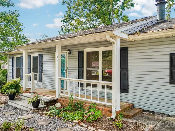 327 Heather Ct, Asheville, NC 28804
