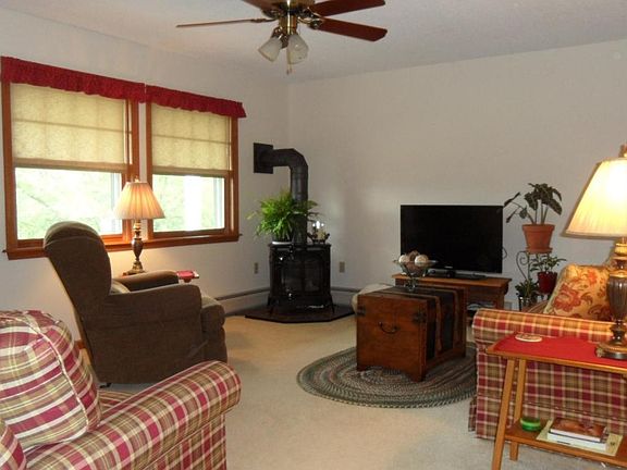 2nd image of 16 Keller Ln