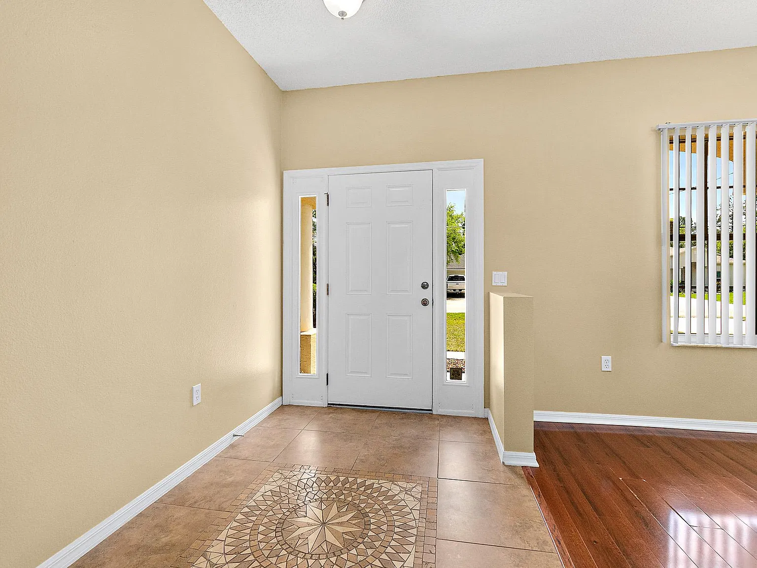4 bed, 1986 sqft, $2,200 — Photo 4