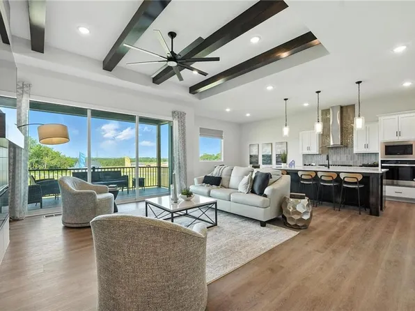 1413 N 163rd St, Basehor, KS 66007