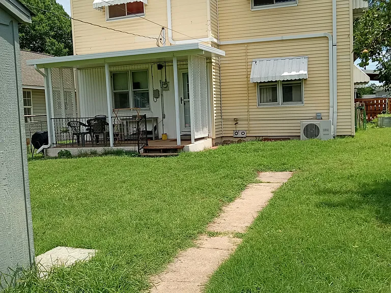 1008 N Ash St — Photo 10