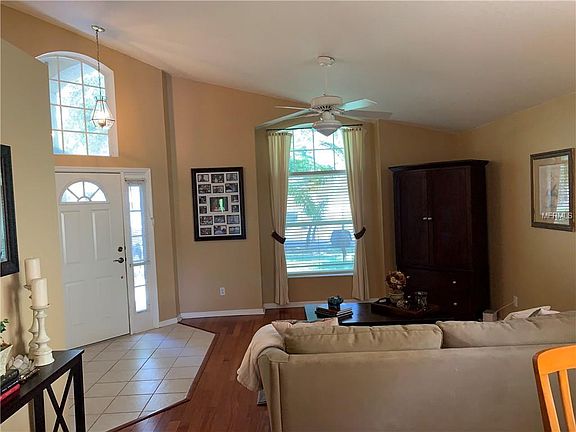 3rd image of 957 N Lake Claire Cir