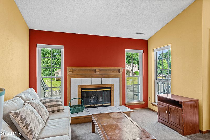 3rd image of 422 Hampton Place Boulevard